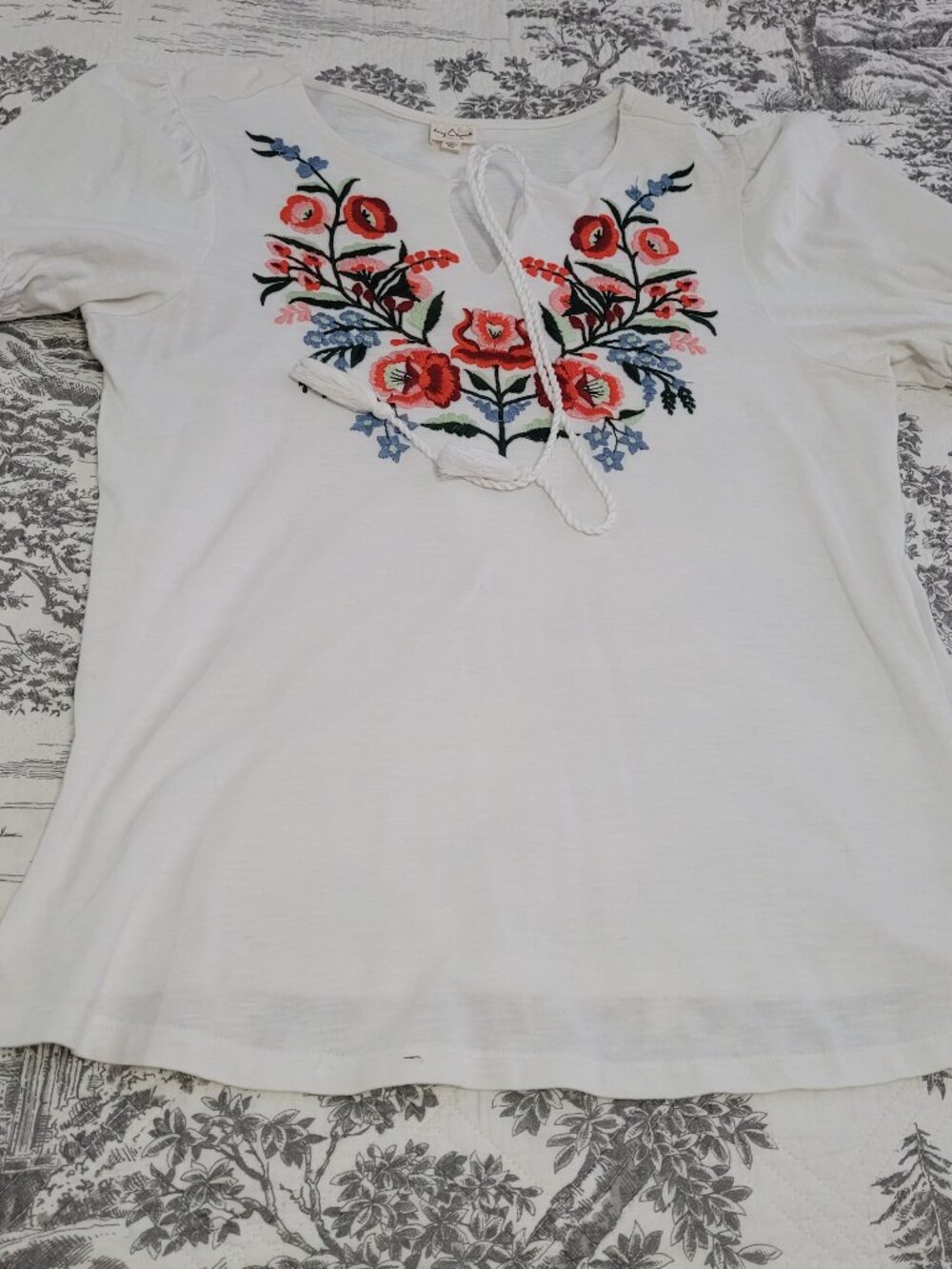 White Embroidered 100% Cotton Boho Peasant Style Tunic Size Medium EUC